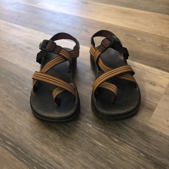 Women’s Chacos - W7 🌲 - Picture 1 of 4